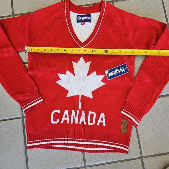 NWT Tipsy Elves Women's Size XS Canada Canadian Maple Leaf Vneck Sweater - Picture 12 of 12